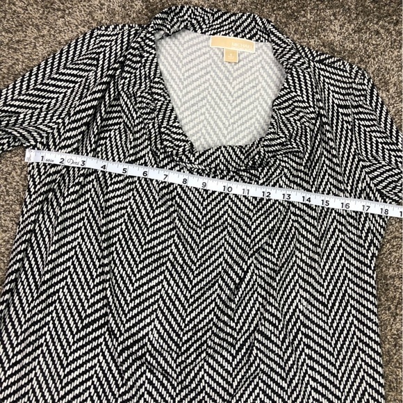 MICHAEL Michael Kors Black White Chevron Print Cowl Neck Long Sleeve Size Small - Picture 8 of 8